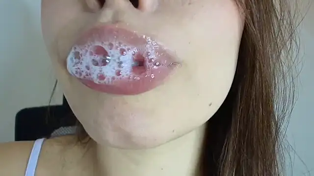 Snapshot of lisbet21x chatting on December 14, 2:33 pm lisbet21x online show from December 14, 2:33 pm