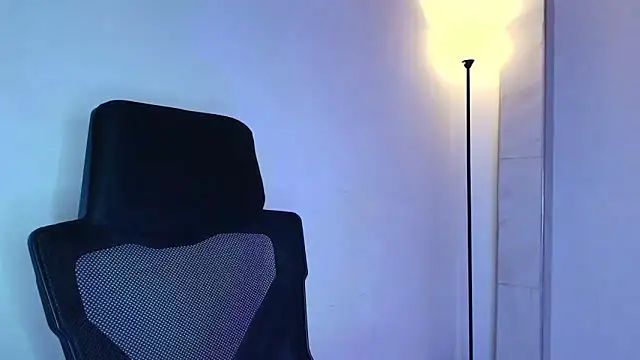 Snapshot of lisbet21x chatting on December 20, 7:43 pm lisbet21x online show from December 20, 7:43 pm