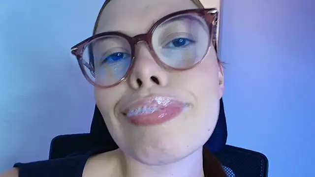 Snapshot of lisbet21x chatting on February 7, 8:23 pm lisbet21x online show from February 7, 8:23 pm