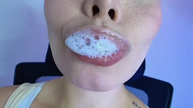 Snapshot of lisbet21x chatting on February 19, 8:27 pm lisbet21x online show from February 19, 8:27 pm