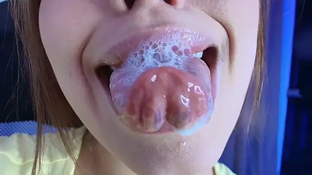 Snapshot of lisbet21x chatting on March 4, 11:44 pm lisbet21x online show from March 4, 11:44 pm