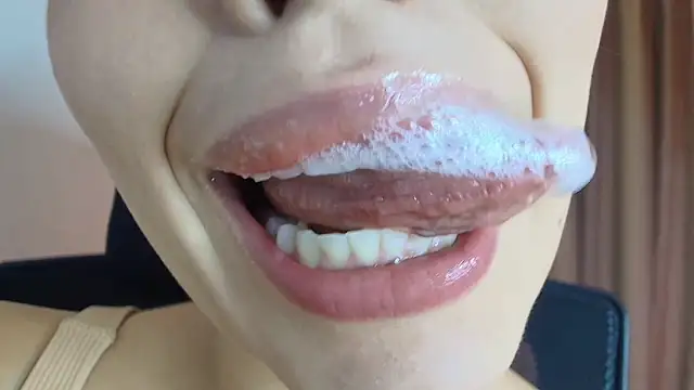 lisbet21x online show from April 11, 9:30 pm