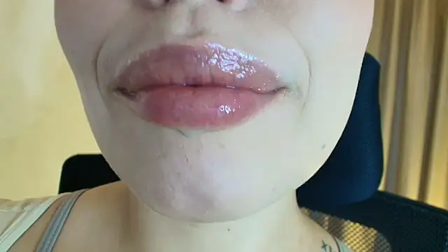 Snapshot of lisbet21x chatting on May 22, 9:53 pm lisbet21x online show from May 22, 9:53 pm