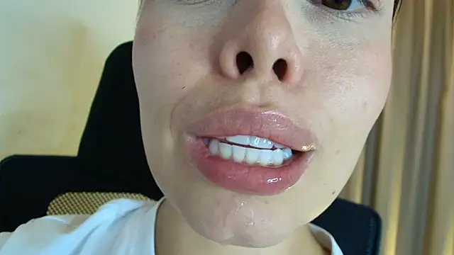 Snapshot of lisbet21x chatting on May 27, 2:19 am lisbet21x online show from May 27, 2:19 am
