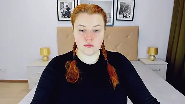 Snapshot of PolinaSalvatore chatting on December 4, 7:39 am PolinaSalvatore online show from December 4, 7:39 am
