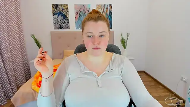 Snapshot of PolinaSalvatore chatting on December 9, 10:43 am PolinaSalvatore online show from December 9, 10:43 am