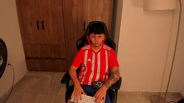 Jake simons online show from December 3, 8:18 pm