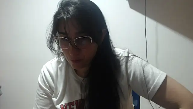 Snapshot of andreaisis2 chatting on May 19, 1:33 am andreaisis2 online show from May 19, 1:33 am