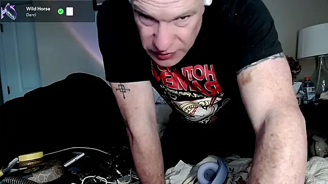 Snarfle82 online show from November 4, 11:15 pm