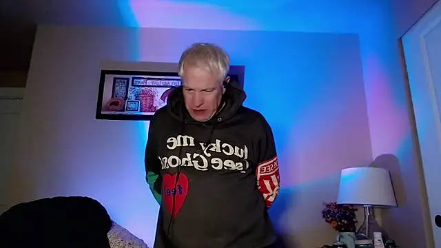 Snarfle82 online show from December 1, 12:32 pm