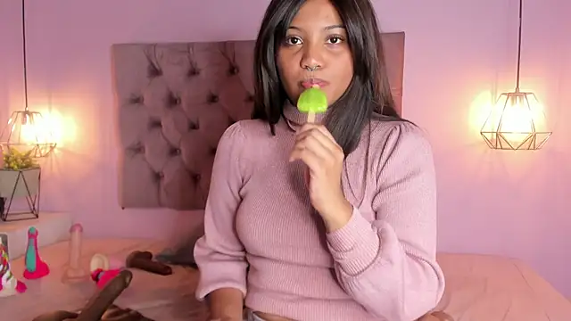 Snapshot of Zafiiraa chatting on January 6, 4:02 pm Zafiiraa online show from January 6, 4:02 pm