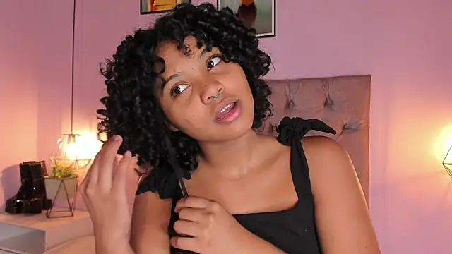 Snapshot of Zafiiraa chatting on January 10, 11:22 am Zafiiraa online show from January 10, 11:22 am