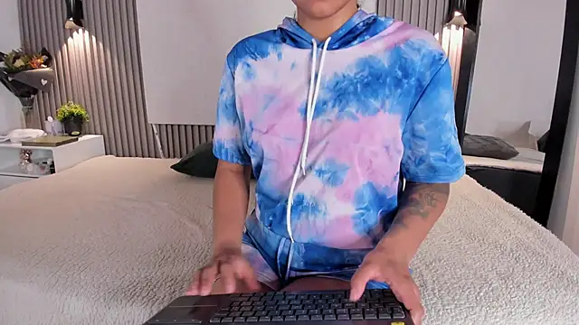 Zafiiraa online show from December 22, 12:35 pm