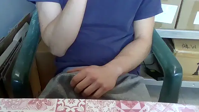 Snapshot of simoninside25 chatting on November 8, 1:22 pm simoninside25 online show from November 8, 1:22 pm