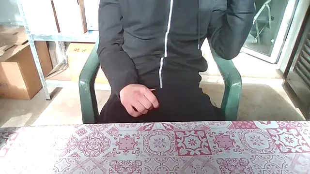 Snapshot of simoninside25 chatting on November 16, 9:26 am simoninside25 online show from November 16, 9:26 am