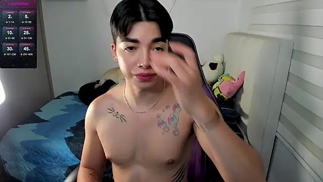 santy7v7 online show from November 2, 1:13 pm