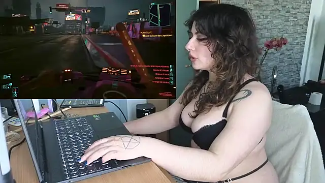 Moxxxie online show from October 28, 4:20 pm