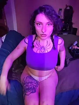 Snapshot of Moxxxie chatting on June 4, 1:17 pm Moxxxie online show from June 4, 1:17 pm