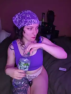 Snapshot of Moxxxie chatting on June 5, 1:50 pm Moxxxie online show from June 5, 1:50 pm