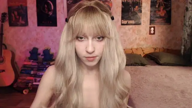 Snapshot of Friendly_Ellie chatting on February 10, 11:13 pm Friendly Ellie online show from February 10, 11:13 pm