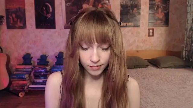 Friendly Ellie online show from April 5, 12:30 am