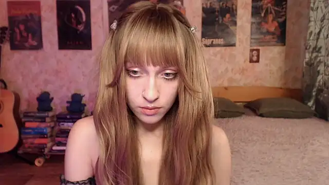 Snapshot of Friendly_Ellie chatting on July 2, 12:21 am Friendly Ellie online show from July 2, 12:21 am