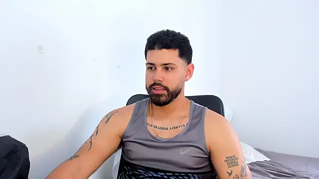 Justyn Torres online show from October 29, 1:46 pm