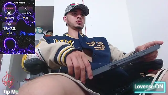 Snapshot of freestyle_blake1 chatting on February 18, 2:07 am freestyle blake1 online show from February 18, 2:07 am