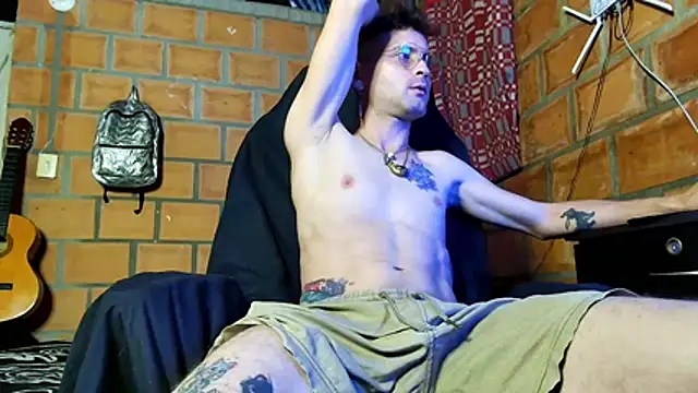 Snapshot of ChristBocellie chatting on April 12, 7:02 am ChristBocellie online show from April 12, 7:02 am