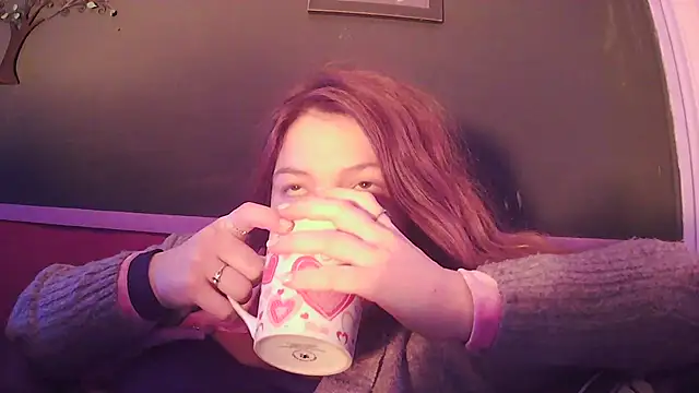 Snapshot of Angelk43 chatting on December 20, 6:42 am Angelk43 online show from December 20, 6:42 am