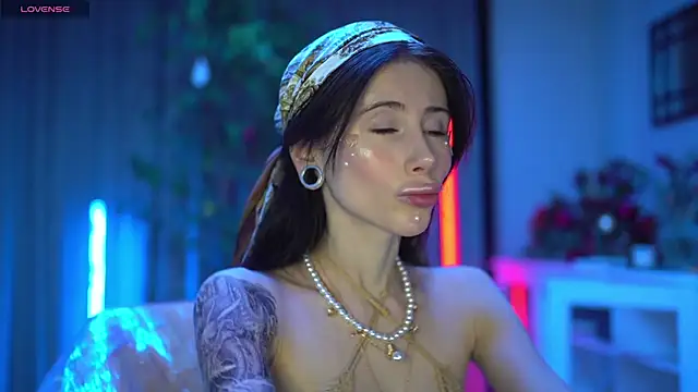 Your Nicolett online show from February 13, 1:40 am