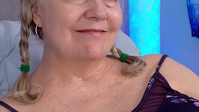 Kaitlyn Winters online show from March 22, 3:21 am