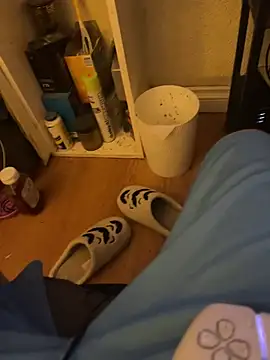 Snapshot of cnasty5621333 chatting on April 9, 2:44 pm cnasty5621333 online show from April 9, 2:44 pm