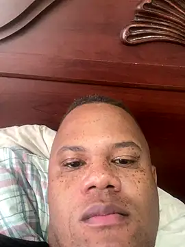 Snapshot of Iced_cloudz chatting on December 16, 4:01 pm Iced cloudz online show from December 16, 4:01 pm