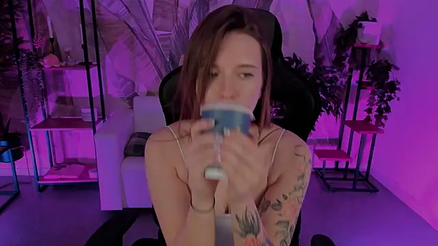 Snapshot of JennyDens chatting on February 13, 3:35 pm JennyDens online show from February 13, 3:35 pm