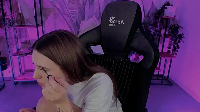 Snapshot of JennyDens chatting on February 28, 2:31 am JennyDens online show from February 28, 2:31 am