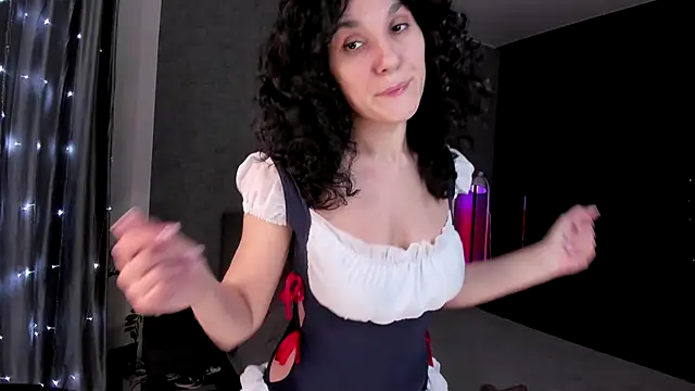 Snapshot of _CurlySue_ chatting on February 28, 4:41 pm CurlySue online show from February 28, 4:41 pm