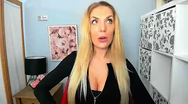 AulloraHoney online show from December 18, 8:57 pm