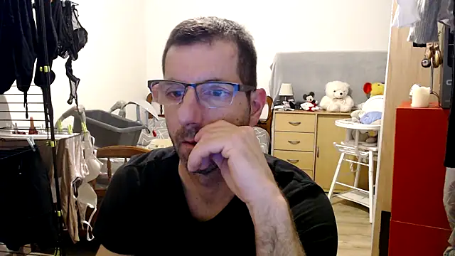 Snapshot of steph19x5 chatting on January 1, 8:15 pm steph19x5 online show from January 1, 8:15 pm