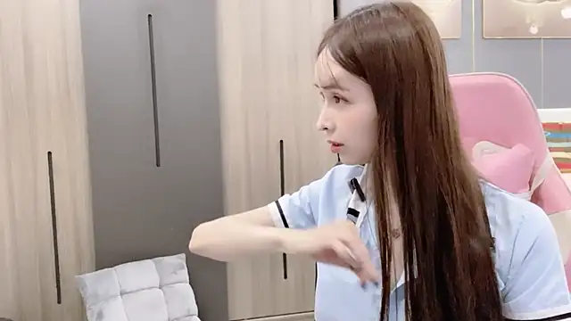 Snapshot of ANNA102 chatting on February 11, 8:41 am ANNA102 online show from February 11, 8:41 am