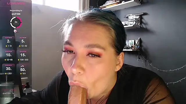 Snapshot of Enotika chatting on December 22, 7:31 pm Enotika online show from December 22, 7:31 pm