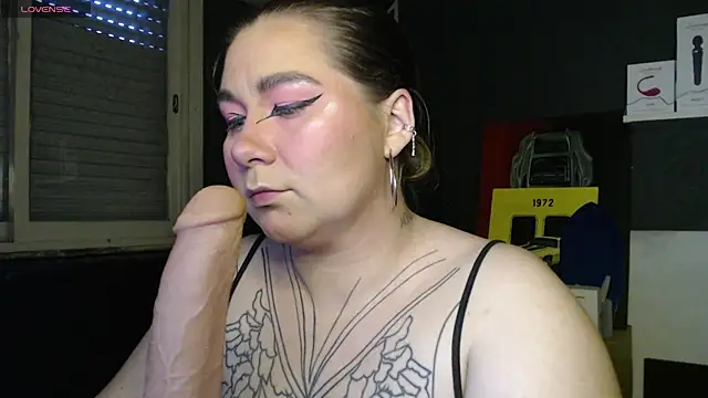 Snapshot of Enotika chatting on September 18, 9:39 pm Enotika online show from September 18, 9:39 pm