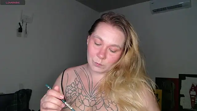 Snapshot of Enotika chatting on November 24, 10:53 pm Enotika online show from November 24, 10:53 pm