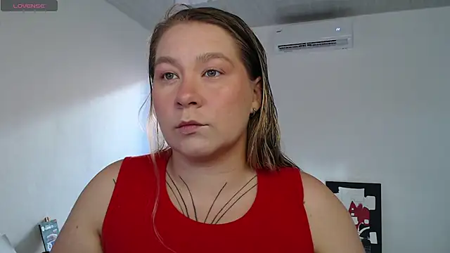 Snapshot of Enotika chatting on November 26, 7:59 pm Enotika online show from November 26, 7:59 pm