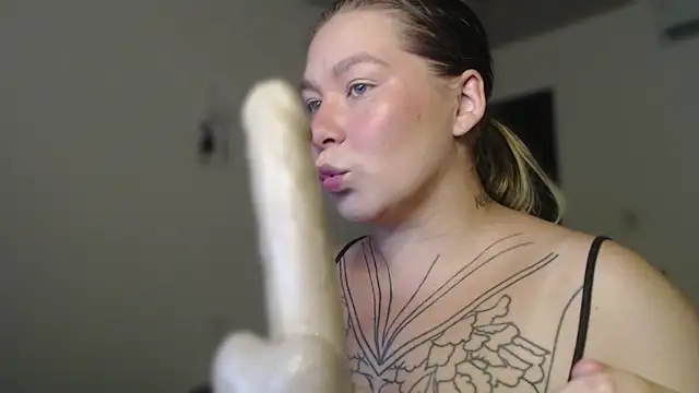 Snapshot of Enotika chatting on December 14, 11:31 pm Enotika online show from December 14, 11:31 pm