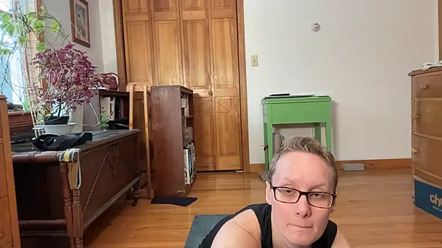 Snapshot of LeahWilde chatting on February 16, 3:38 pm LeahWilde online show from February 16, 3:38 pm