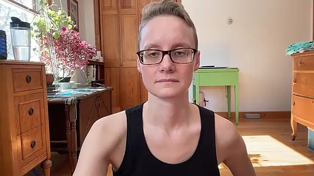 Snapshot of LeahWilde chatting on March 2, 3:37 pm LeahWilde online show from March 2, 3:37 pm