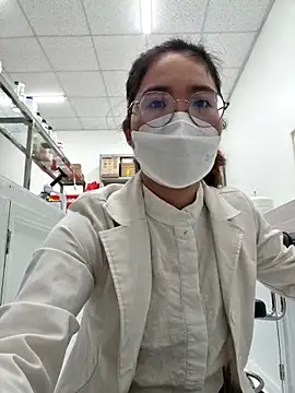 Snapshot of HinaLovely chatting on February 16, 3:46 am HinaLovely online show from February 16, 3:46 am