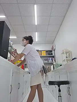 Snapshot of HinaLovely chatting on June 20, 3:31 am HinaLovely online show from June 20, 3:31 am