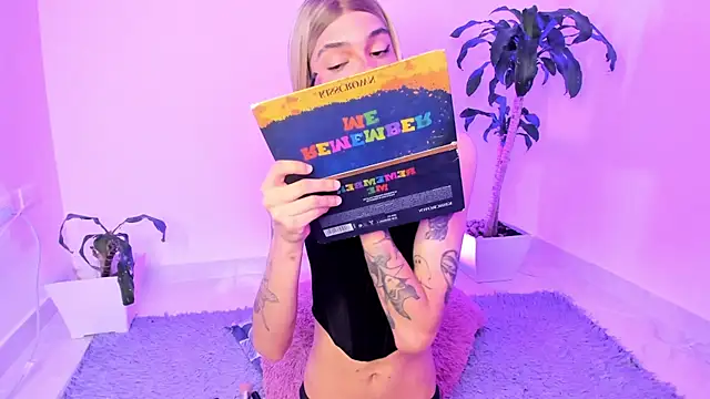 Snapshot of Varya_Ferreira chatting on April 7, 7:42 am Varya Ferreira online show from April 7, 7:42 am